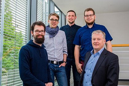 Team der Forschungsstelle Religiöse Kommunikations- und Lernprozesse
(von links: Tobias Foß, Georg Bucher, Tobias Gruber, Ernst-Ulrich Feilcke, Michael Domsgen, nicht mit im Bild: Eva Finkenstein, Teresa Tenbergen)