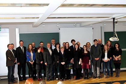 Absolventinnen und Absolventen des WS 2013/14 mit Professorium und Propst Dr. Schneider