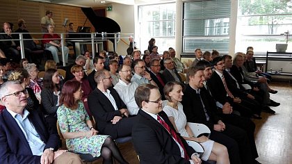 Zur Absolventenverabschiedung sind neben den Angehrigen der Theologischen Fakultt auch (Ehe-) Partnerinnen und Partner, Kinder, Eltern, Groeltern, Geschwister sowie Freunde der Examinierten nach Halle gekommen.