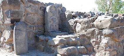 City gate in Geschur/Bethsaida dating back to the Ice Age (c)Frank Ueberschaer