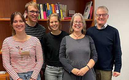 Team der Forschungsstelle Religiöse Kommunikations- und
Lernprozesse
(von links: Lena Franke, Dr. Georg Bucher, Helene Utpatel, Dr.
Ariane Schneider, Prof. Dr. Michael Domsgen; nicht im Bild: Timo Wohkittel)